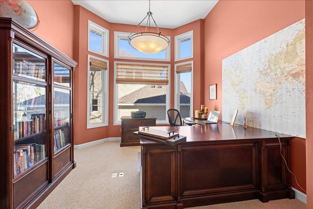 10592 Hawthorn Trail, Woodbury, MN 55129