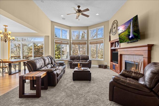 10592 Hawthorn Trail, Woodbury, MN 55129