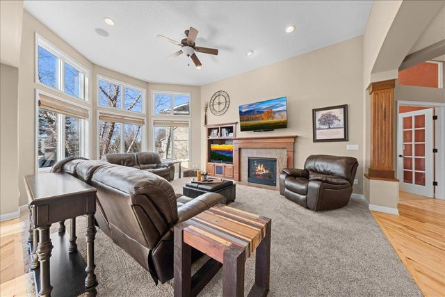 10592 Hawthorn Trail, Woodbury, MN 55129