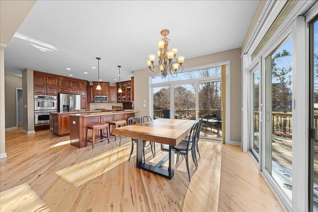 10592 Hawthorn Trail, Woodbury, MN 55129