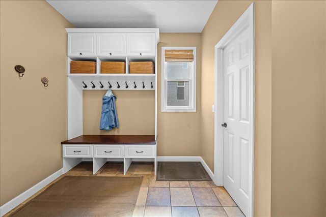 10592 Hawthorn Trail, Woodbury, MN 55129