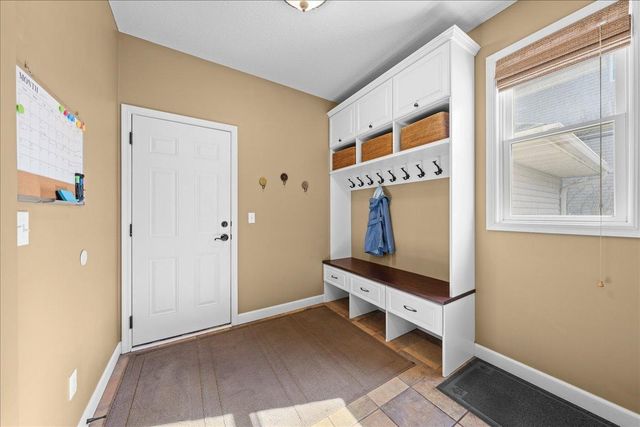 10592 Hawthorn Trail, Woodbury, MN 55129