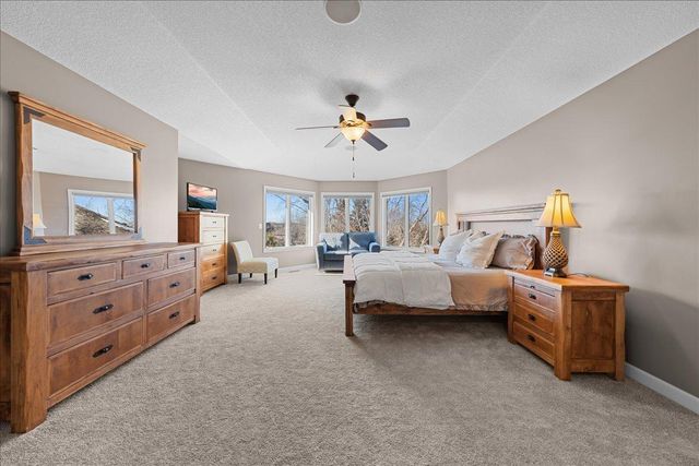 10592 Hawthorn Trail, Woodbury, MN 55129