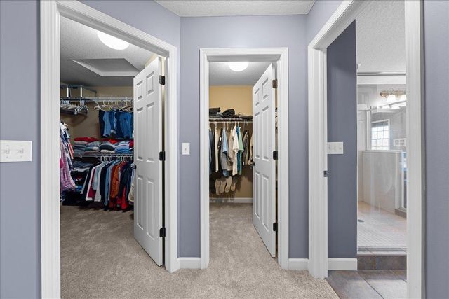 10592 Hawthorn Trail, Woodbury, MN 55129