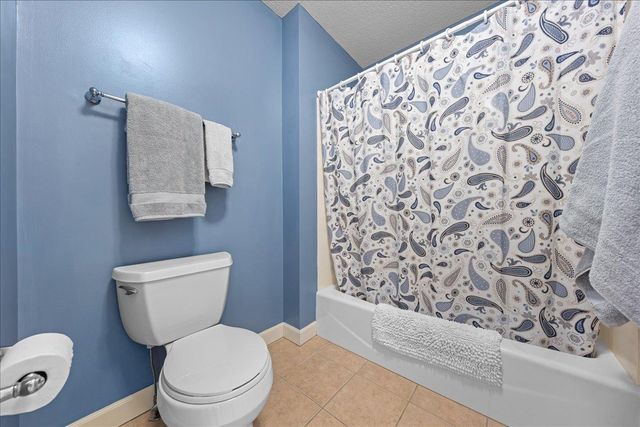 10592 Hawthorn Trail, Woodbury, MN 55129