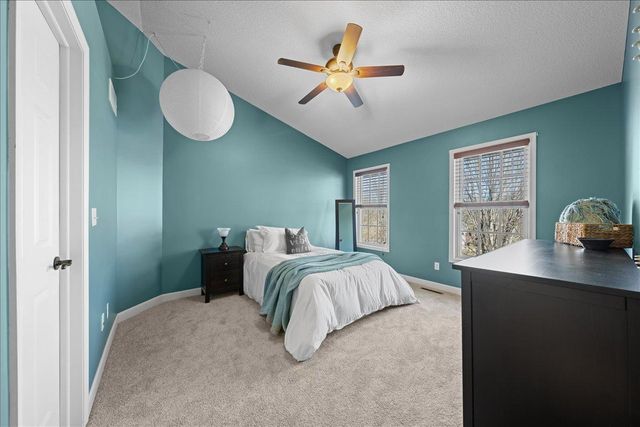 10592 Hawthorn Trail, Woodbury, MN 55129