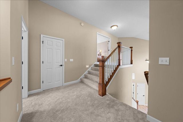 10592 Hawthorn Trail, Woodbury, MN 55129