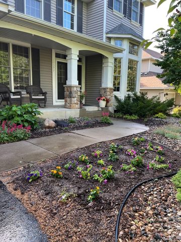 10592 Hawthorn Trail, Woodbury, MN 55129