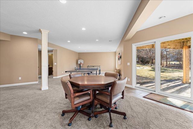 10592 Hawthorn Trail, Woodbury, MN 55129