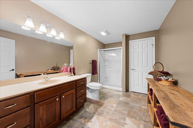 10592 Hawthorn Trail, Woodbury, MN 55129