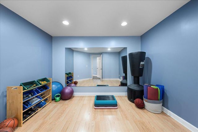 10592 Hawthorn Trail, Woodbury, MN 55129