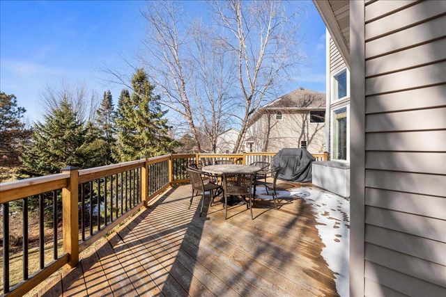 10592 Hawthorn Trail, Woodbury, MN 55129