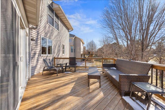 10592 Hawthorn Trail, Woodbury, MN 55129