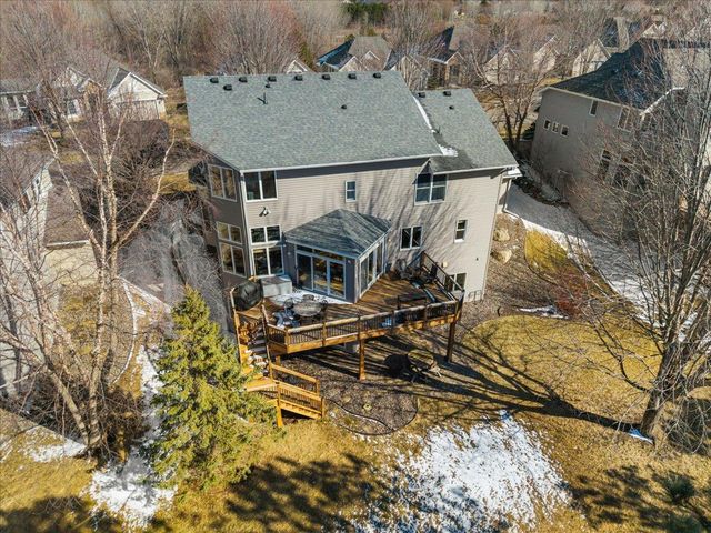 10592 Hawthorn Trail, Woodbury, MN 55129