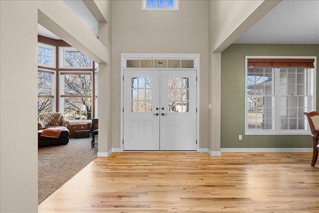 10592 Hawthorn Trail, Woodbury, MN 55129