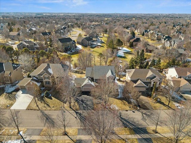 10592 Hawthorn Trail, Woodbury, MN 55129