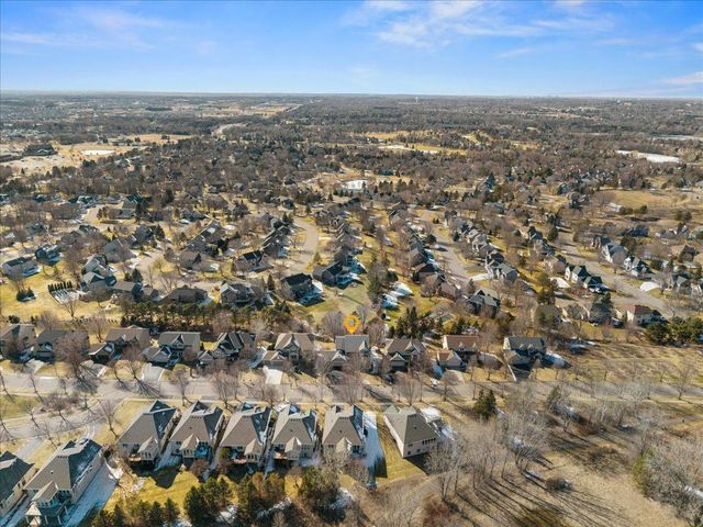 10592 Hawthorn Trail, Woodbury, MN 55129