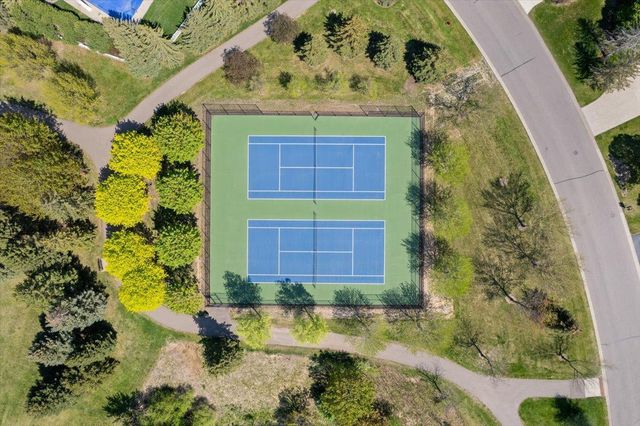 10592 Hawthorn Trail, Woodbury, MN 55129