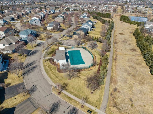 10592 Hawthorn Trail, Woodbury, MN 55129