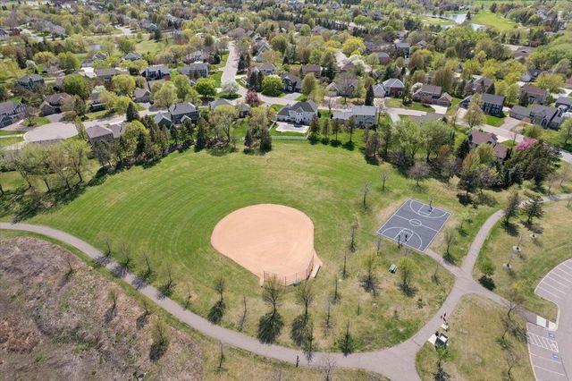 10592 Hawthorn Trail, Woodbury, MN 55129