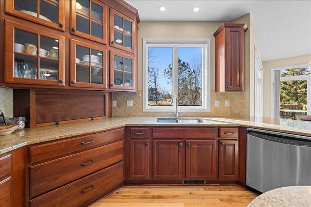 10592 Hawthorn Trail, Woodbury, MN 55129