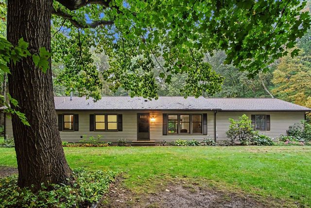 2202 11 Mile Road, Rockford, MI 49341