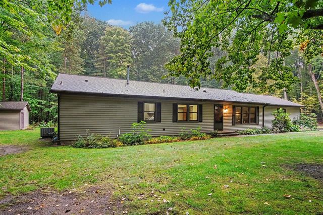 2202 11 Mile Road, Rockford, MI 49341