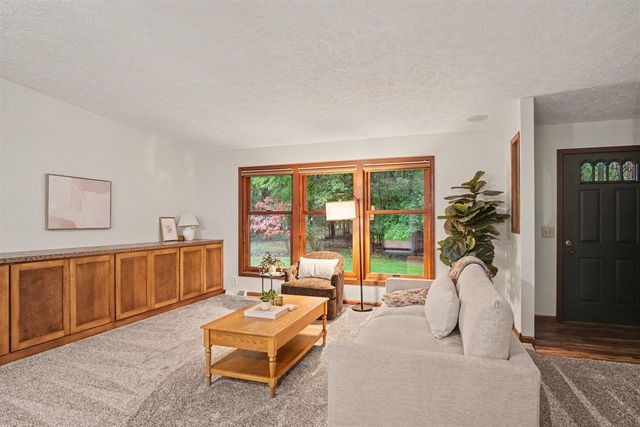 2202 11 Mile Road, Rockford, MI 49341