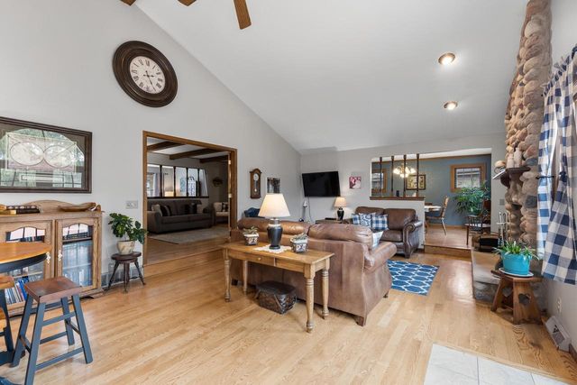 N166W20832 Parkway DRIVE, Jackson, WI 53037