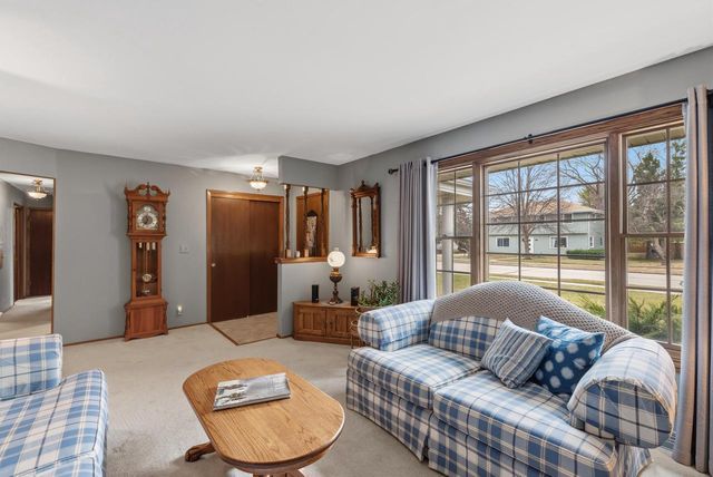 N166W20832 Parkway DRIVE, Jackson, WI 53037