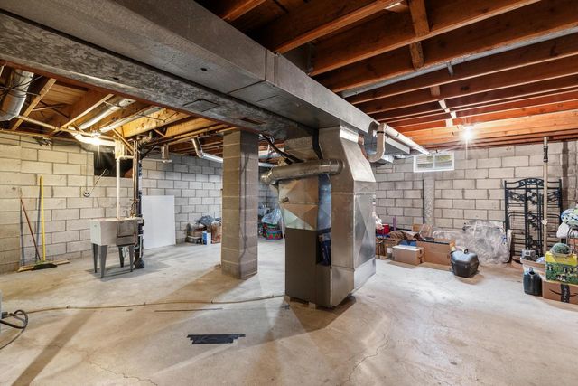 N166W20832 Parkway DRIVE, Jackson, WI 53037