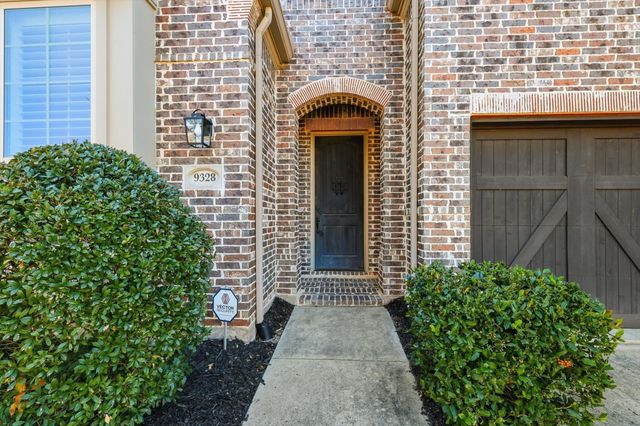 9328 Kaitlyn Court, Lantana, TX 76226