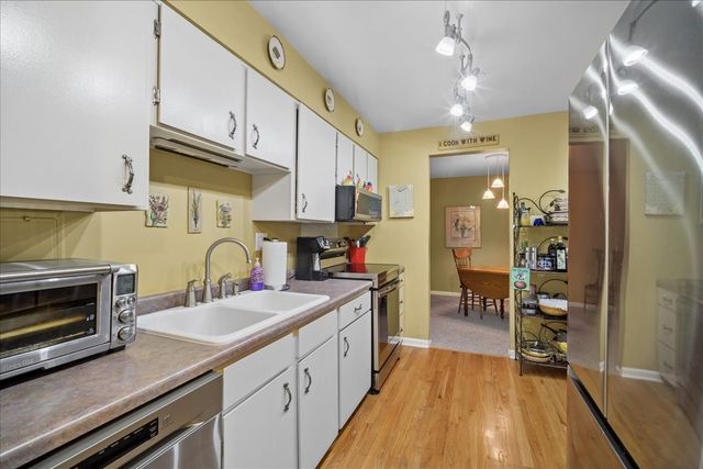 1515 E Central Road 462B, Arlington Heights, IL 60005