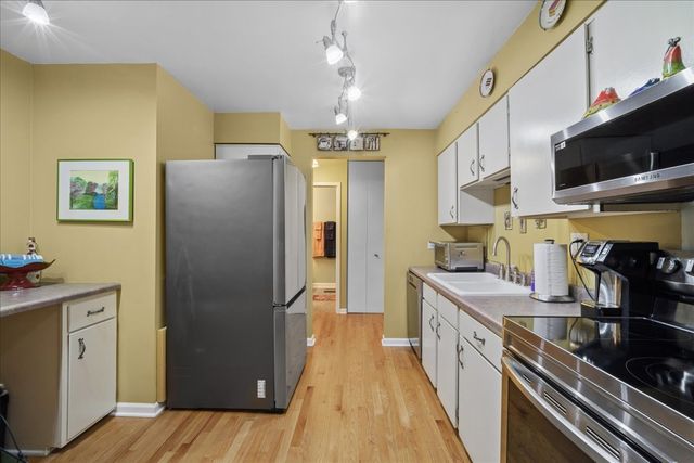 1515 E Central Road 462B, Arlington Heights, IL 60005