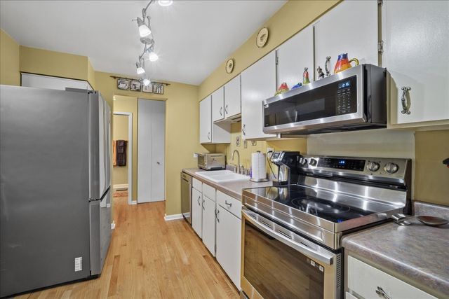 1515 E Central Road 462B, Arlington Heights, IL 60005