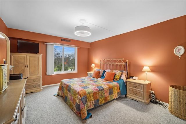 1515 E Central Road 462B, Arlington Heights, IL 60005