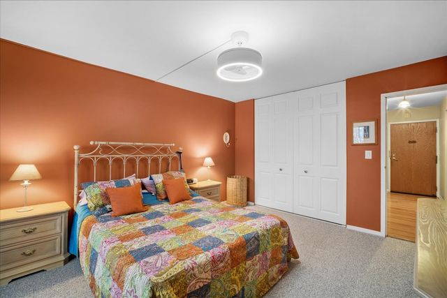 1515 E Central Road 462B, Arlington Heights, IL 60005
