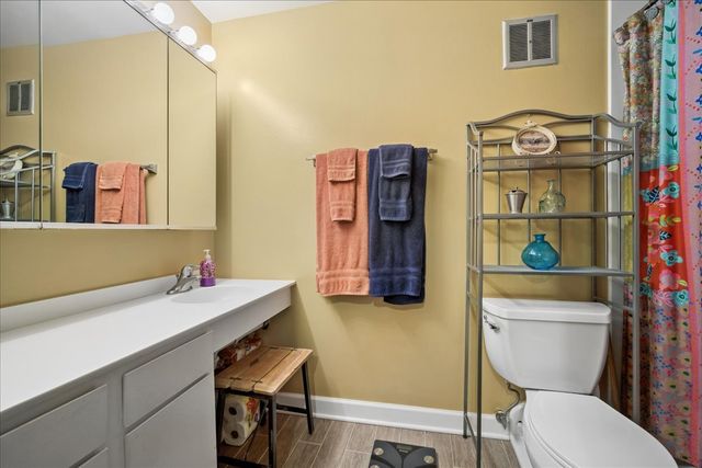 1515 E Central Road 462B, Arlington Heights, IL 60005