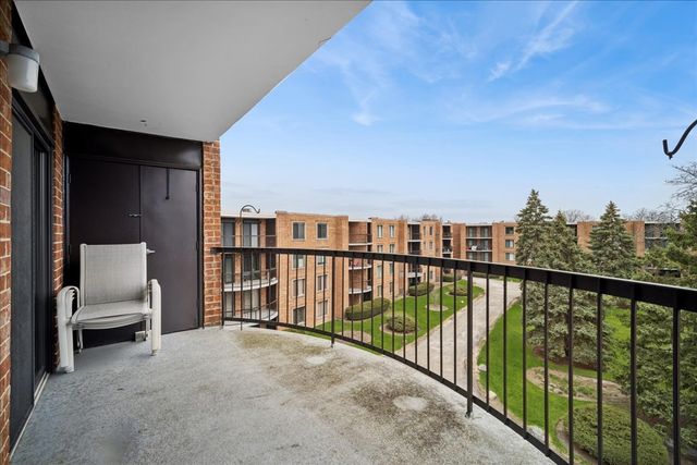 1515 E Central Road 462B, Arlington Heights, IL 60005