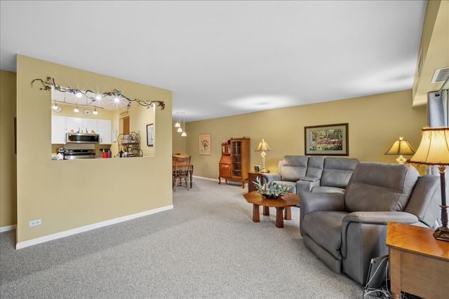 1515 E Central Road 462B, Arlington Heights, IL 60005