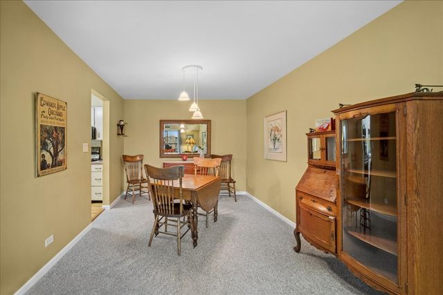 1515 E Central Road 462B, Arlington Heights, IL 60005