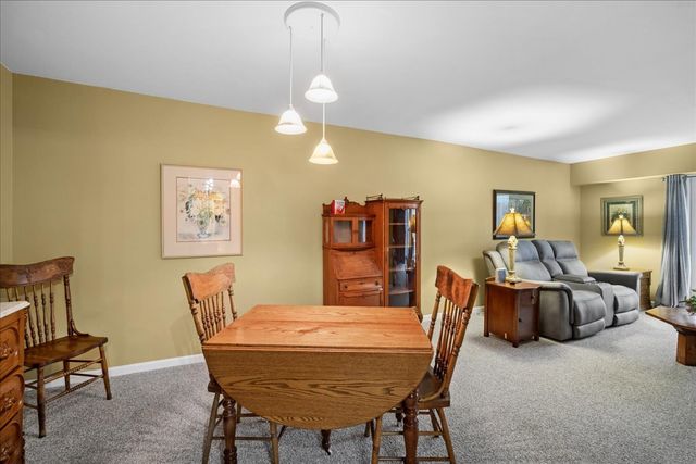 1515 E Central Road 462B, Arlington Heights, IL 60005