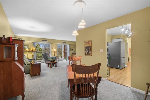1515 E Central Road 462B, Arlington Heights, IL 60005
