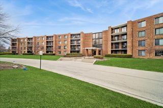 1515 E Central Road 462B, Arlington Heights, IL 60005