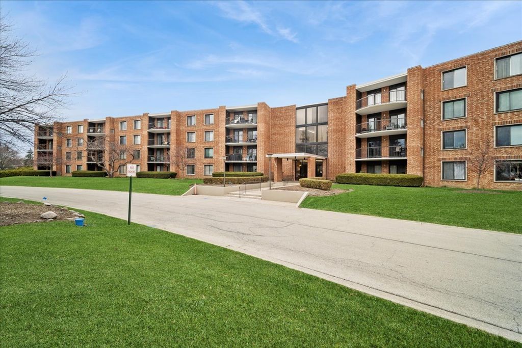 1515 E Central Road 462B, Arlington Heights, IL 60005