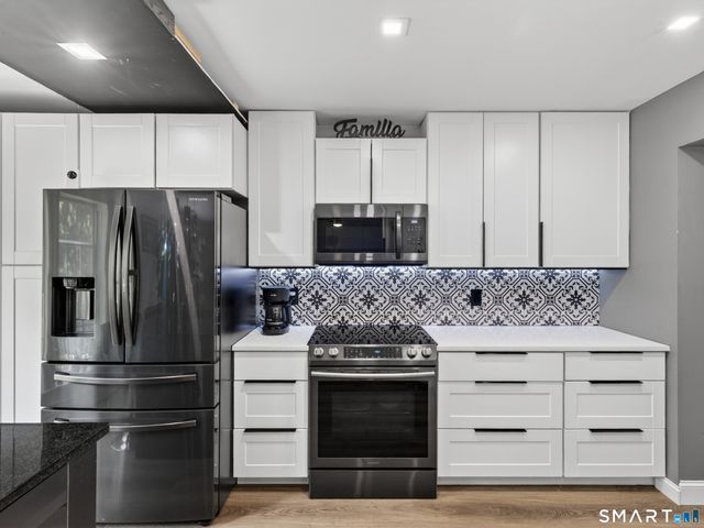 5 Grove Avenue, Groton, CT 06340