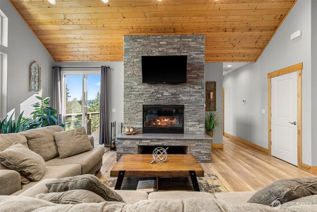 6827 Forest Ridge Drive, Wenatchee, WA 98801