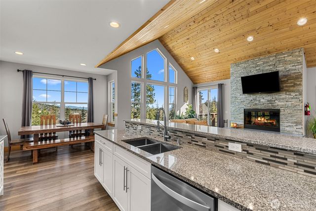 6827 Forest Ridge Drive, Wenatchee, WA 98801