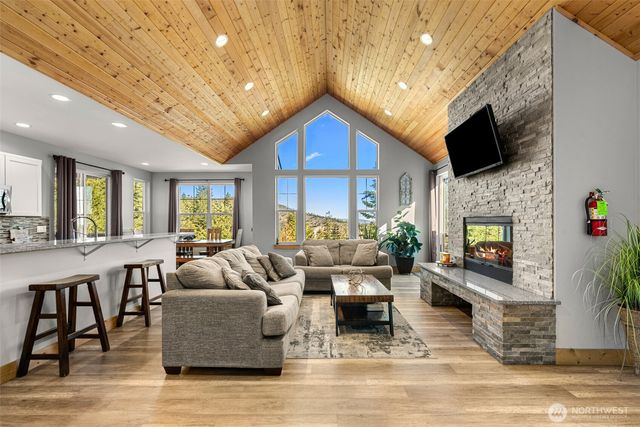 6827 Forest Ridge Drive, Wenatchee, WA 98801