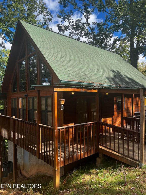 1724 N Dogwood Lane, Sevierville, TN 37876